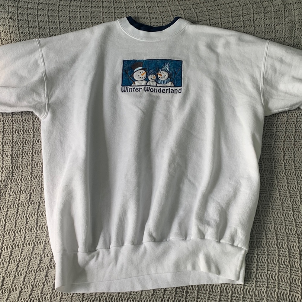 White winter crewneck with snowman’s